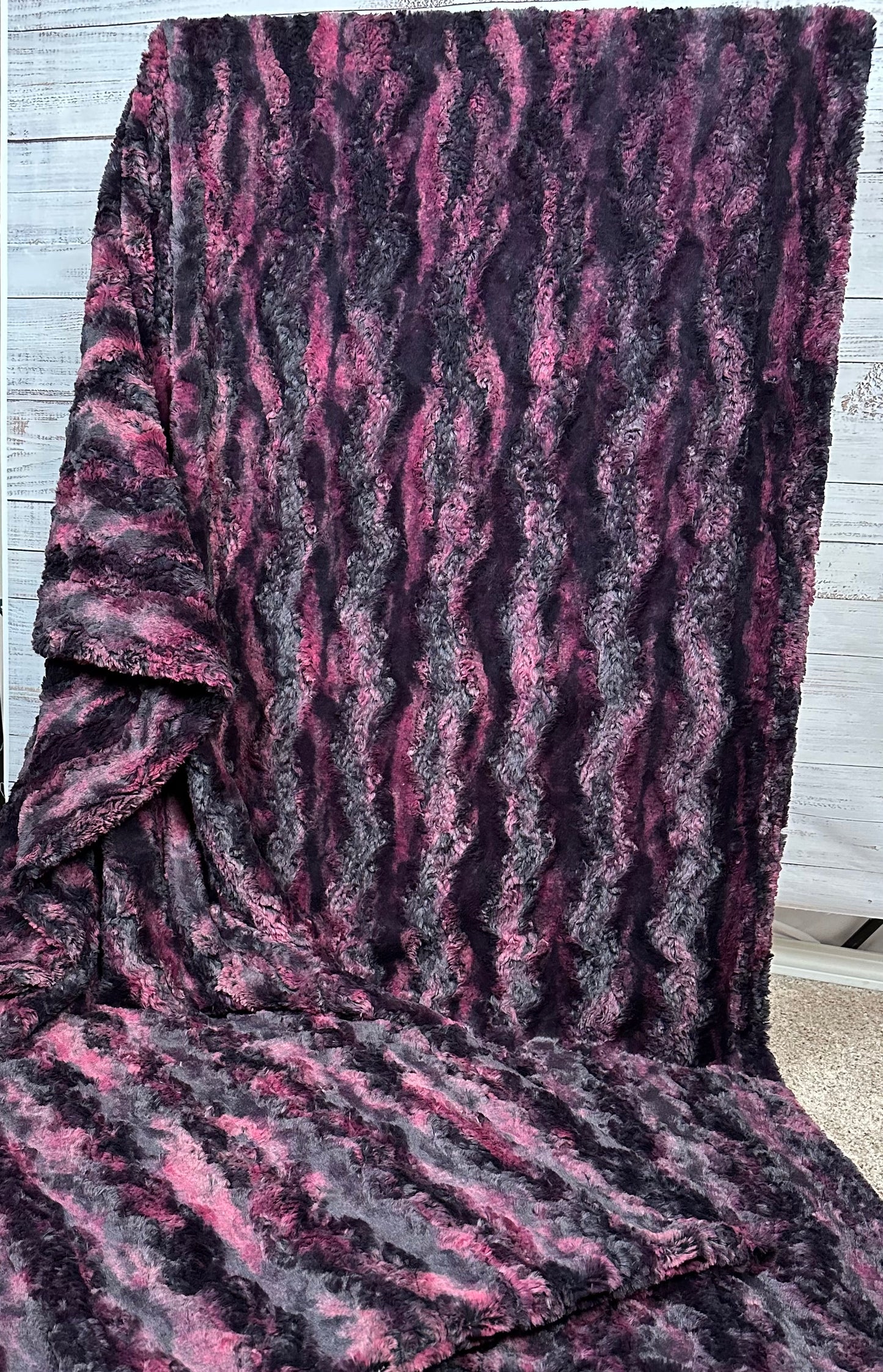 Dragon Double Luxe X-Wide XL 60x86 30mm Minky Blanket